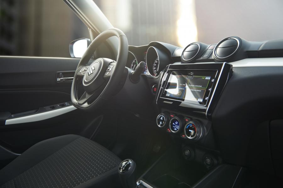 Интерьер Suzuki Swift 2017 года  (WW) (фото 76 из 101)